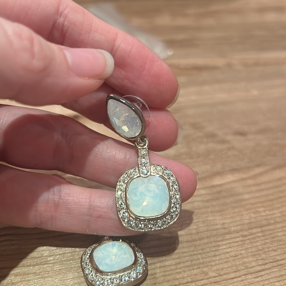 Costume jewelry from a tv series wardrobe - Picture 4 of 5